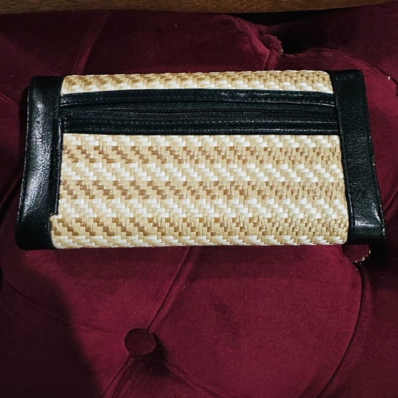 Wallet Silver Tone HEART Decor note back zipper missing! Price reflects defect. - Picture 12 of 13